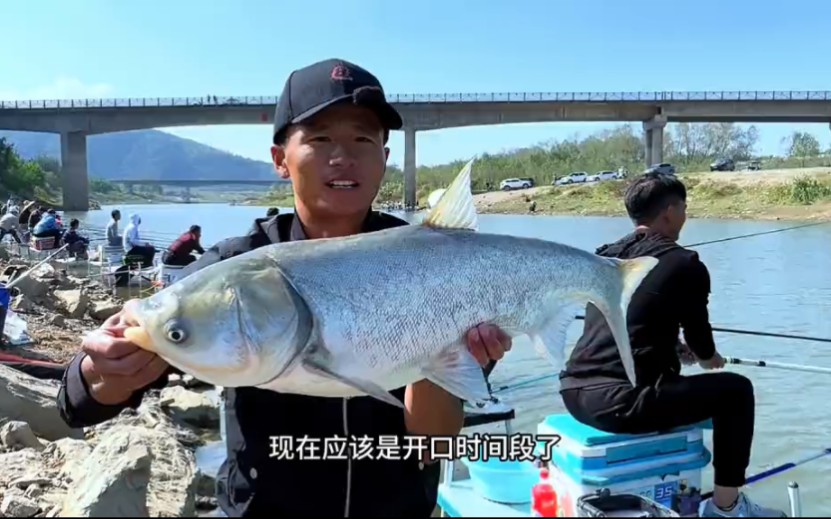 深秋早晚温差大,浮漂总是有阴口,果断调整水层钓浅白鲢都连杆了哔哩哔哩bilibili