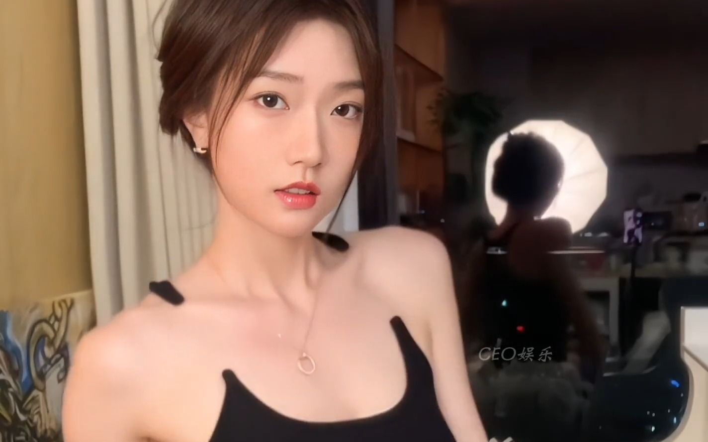 她是被称为"有一万个心眼"的钢琴美女,诗恩恩到底有何魅力?