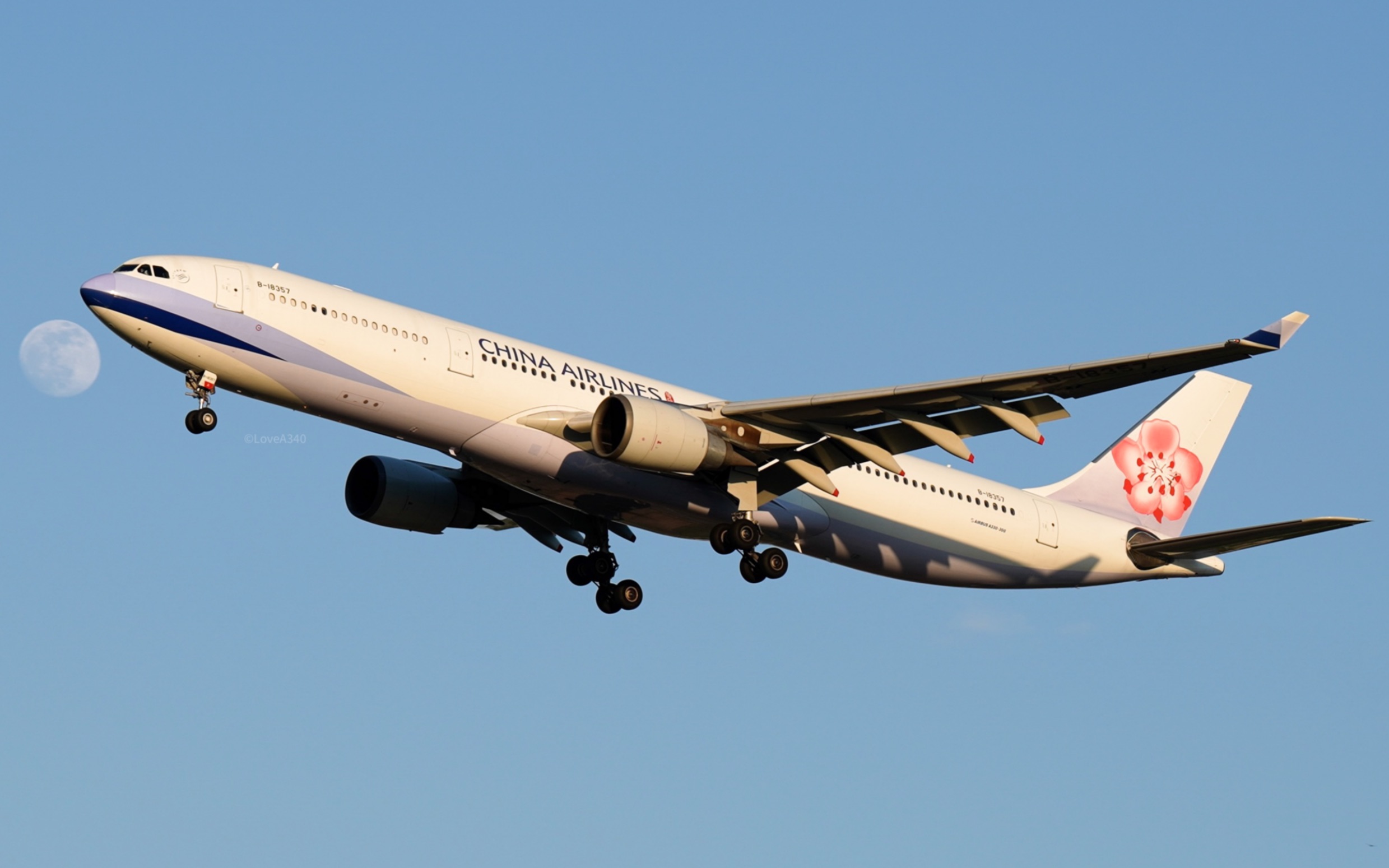 中华航空a330-300 b-18357 落地首都机场36r_哔哩哔哩_bilibili