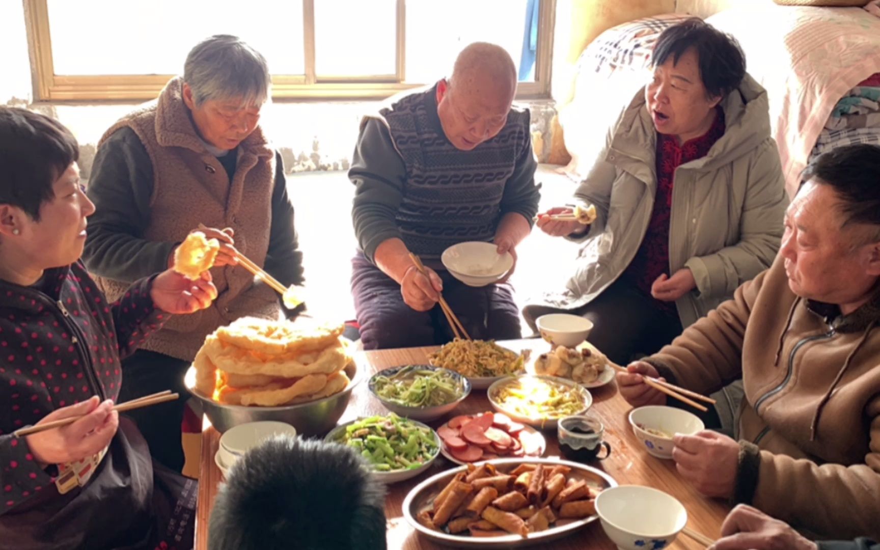 小徐一家回娘家聚餐,炸黏糕,炸油饼,团团圆圆,其乐融融笑开颜哔哩哔哩bilibili