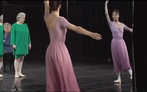 [图]Violette Verdy 指导Isabelle Guerin排练Dances at a gathering