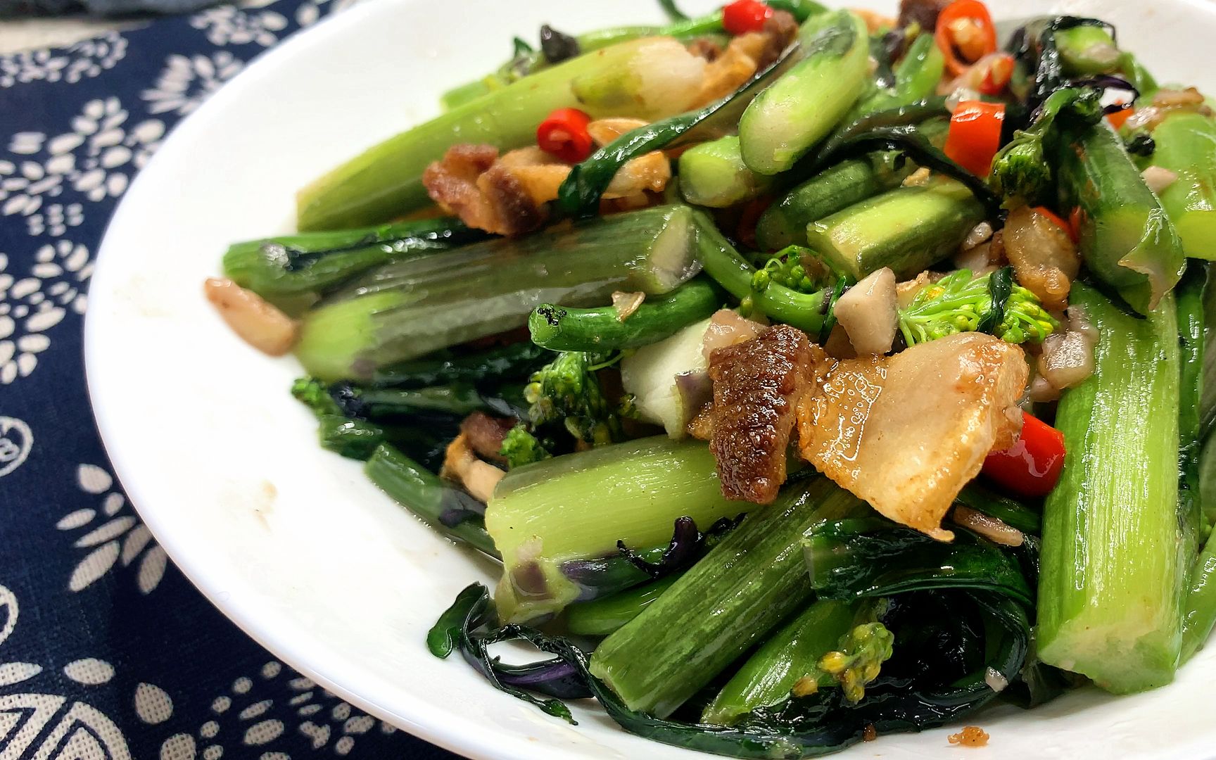 红菜苔还是这种做法最好吃，鲜香脆嫩，开胃下饭，天天吃都不腻 - 哔哩哔哩