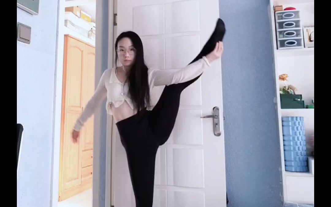 站立劈叉:一招一式皆功夫