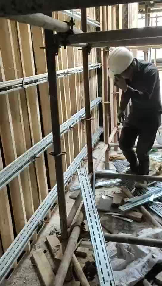 方钢背楞加固体系