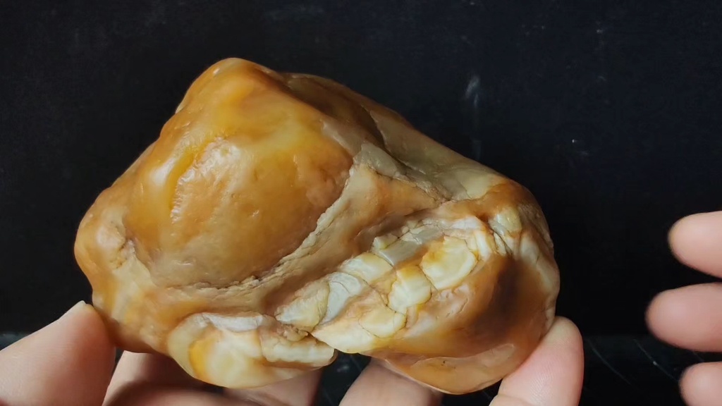 黄龙玉原石摆件