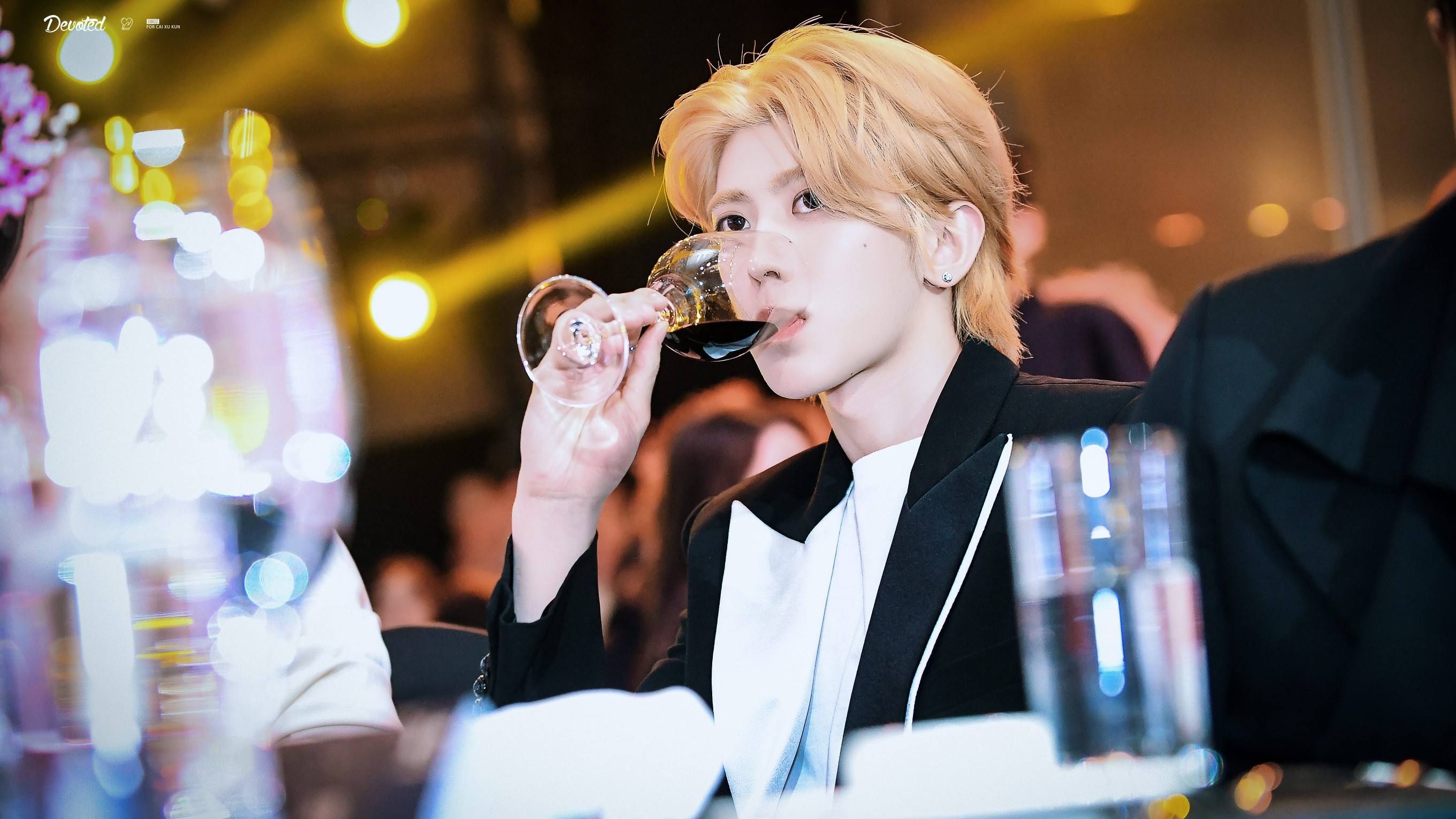 蔡徐坤风波升级!五大节目除名,作品全清空,沉默不再保护