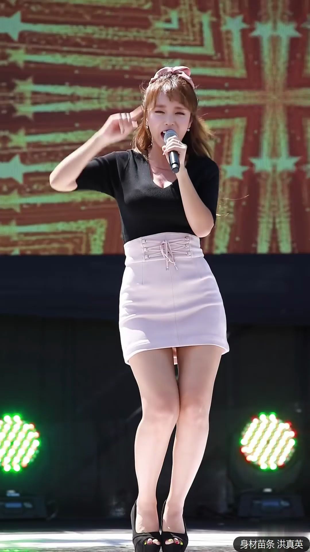 【民谣女神-洪真英】叮铃铃 露天表演现场