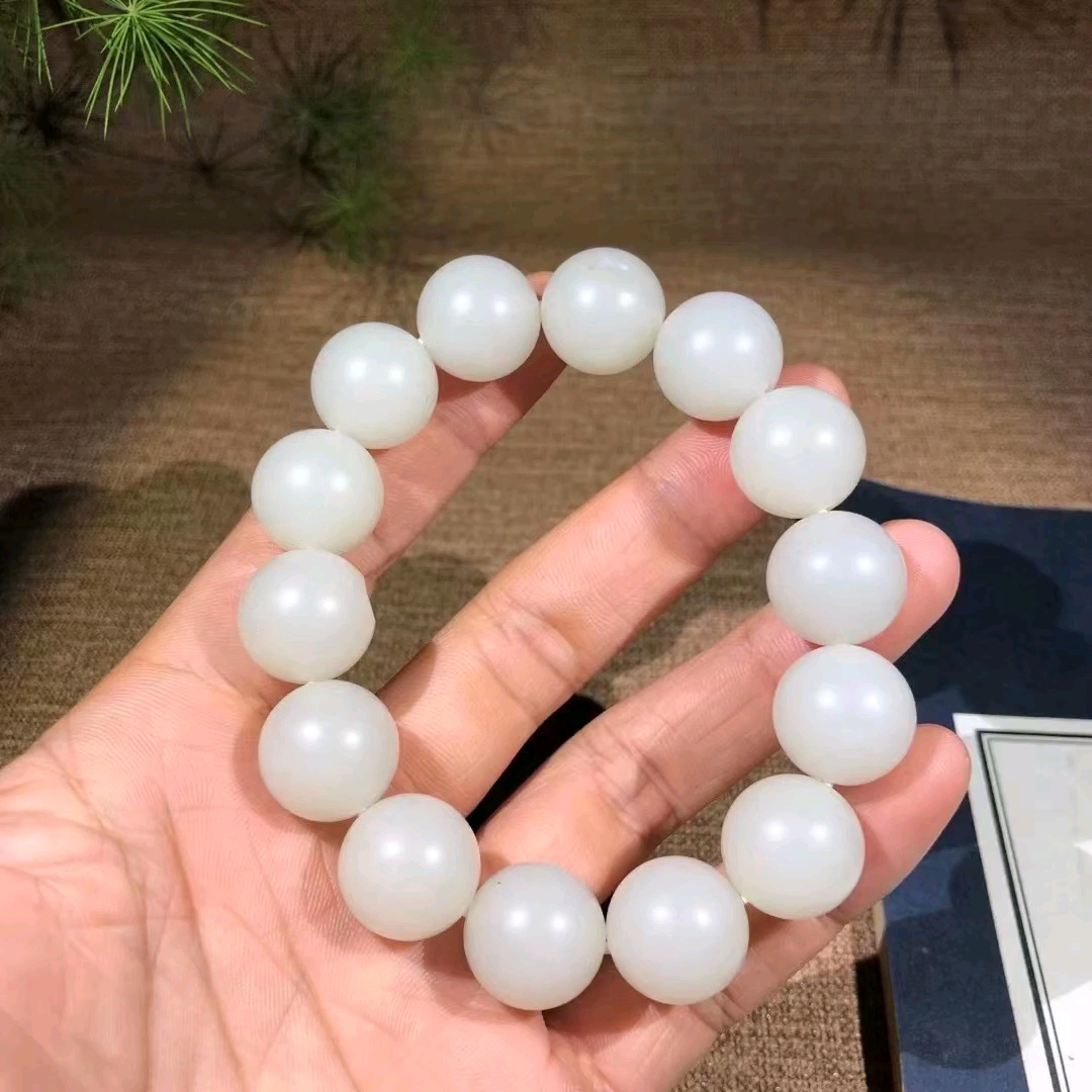 新疆和田玉白玉籽料手串尺寸:16mm,白度到位,玉质干净细腻,保真籽料