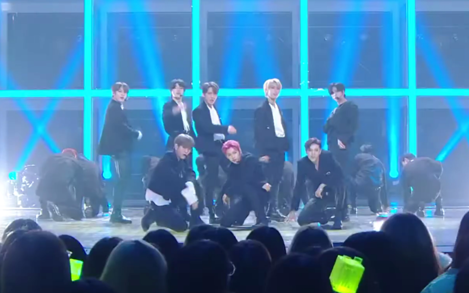 [图][Stray Kids]2019MBC歌谣大祭典舞台cut Com'Back+FANTASTIC BABY+Love shot+Boy with luv+副作用