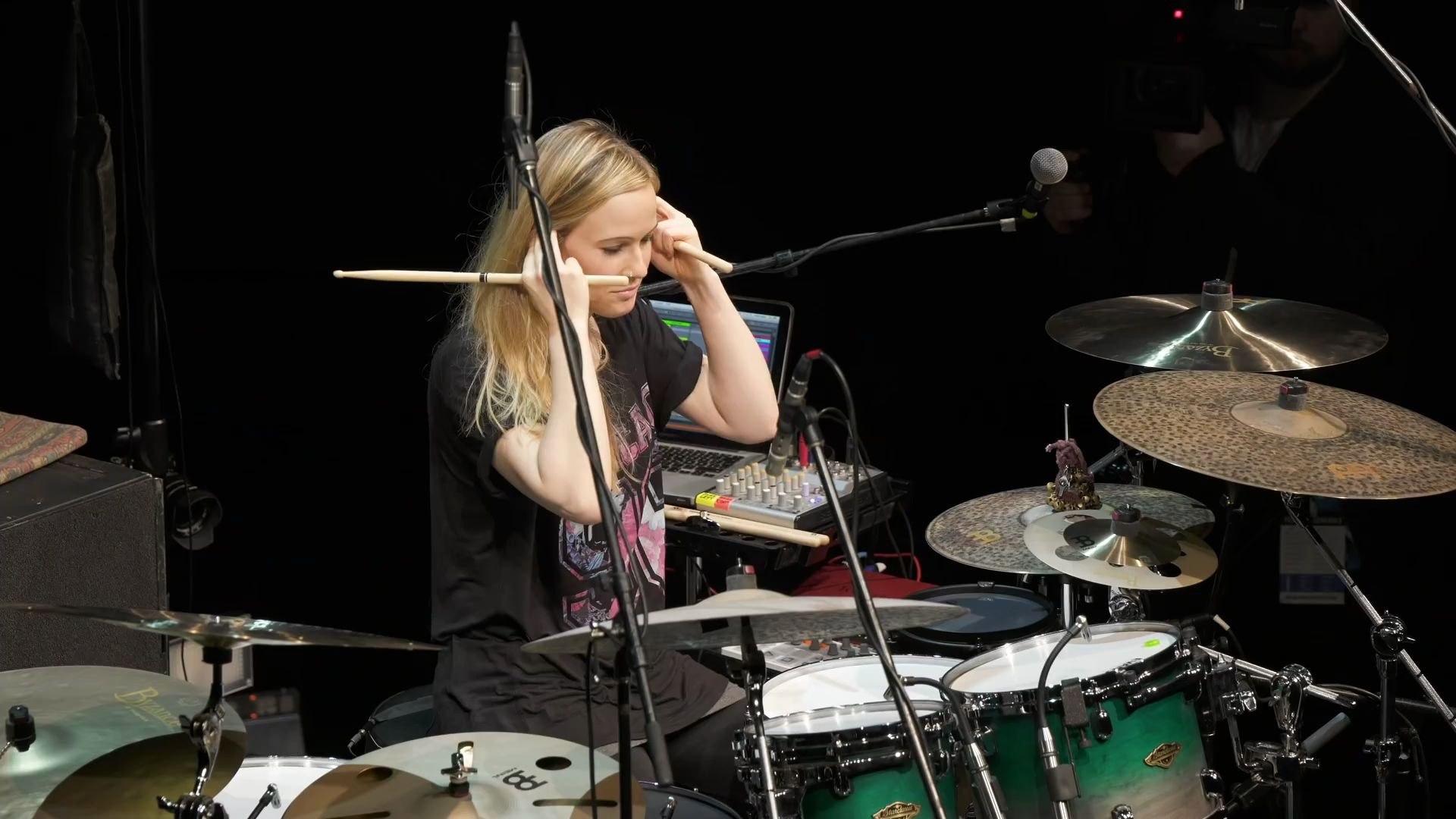 anika nilles-drumeo festival 2020-mister(live seesion)(1080p)
