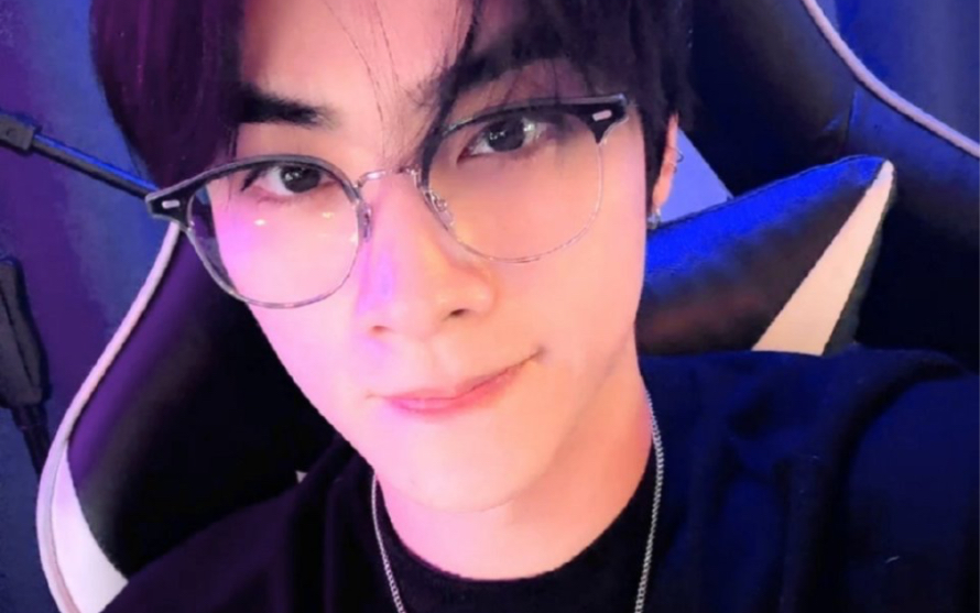 威神v肖俊|眼镜男再一次轻松拿捏构思 (^^)