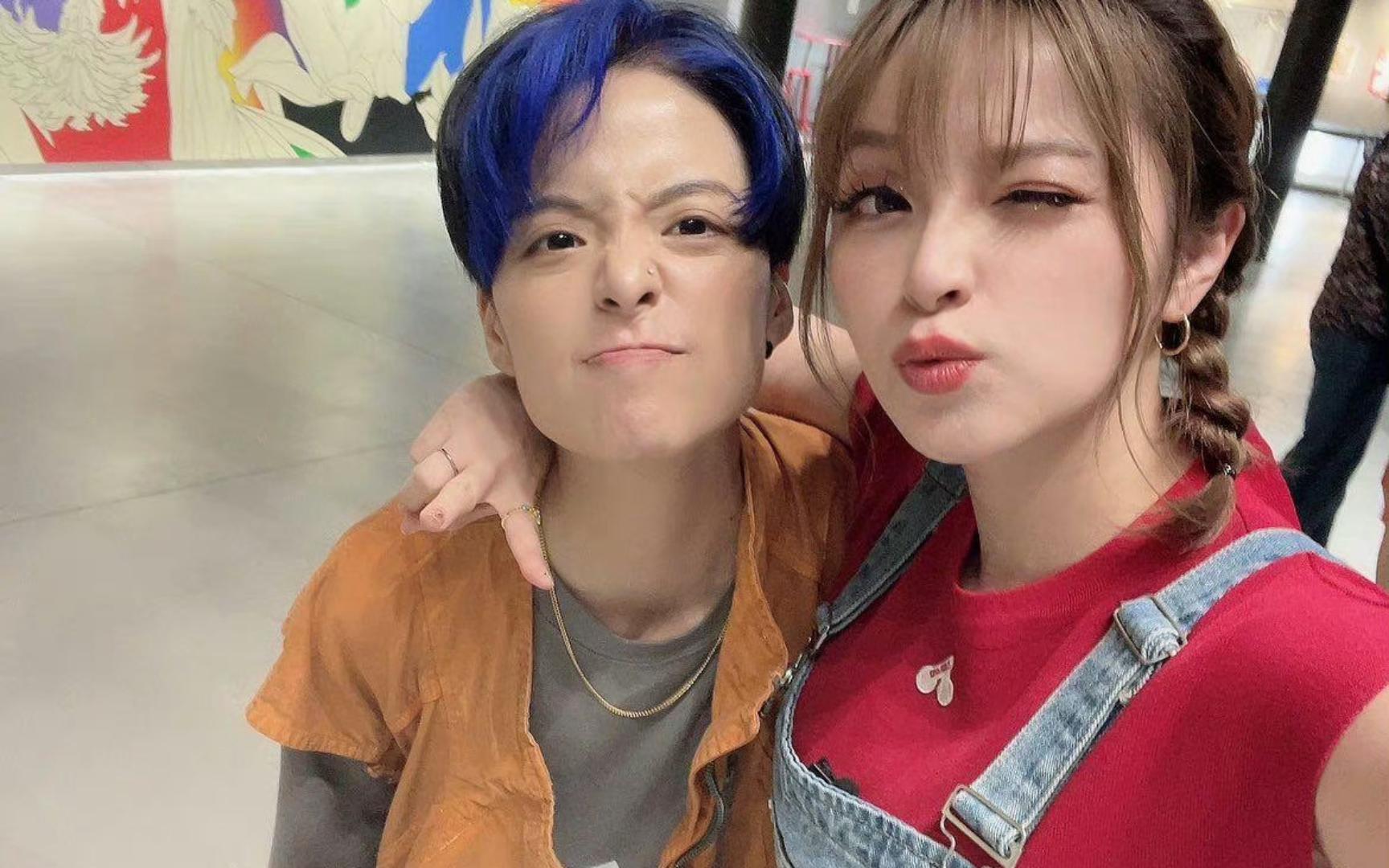 amber捕获一只可爱小美,撞脸双胞胎认证,美依礼芽amber无