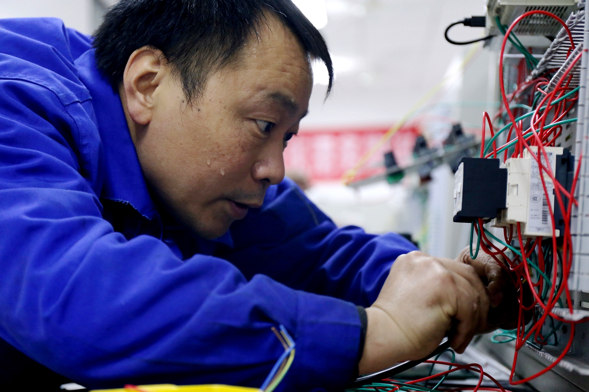 为什么十几年前农村的电工都很富裕?_哔哩哔哩_bilibili