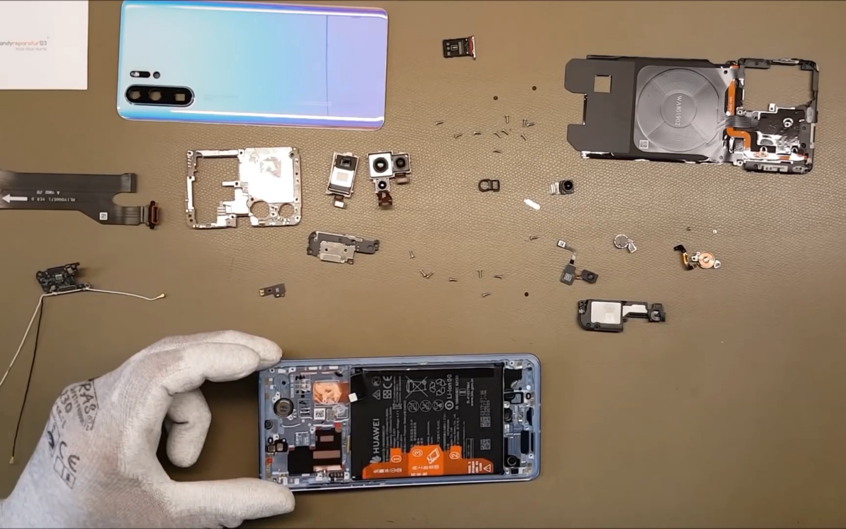 华为最新p30pro拆机视频看看p30pro四摄是何方神圣