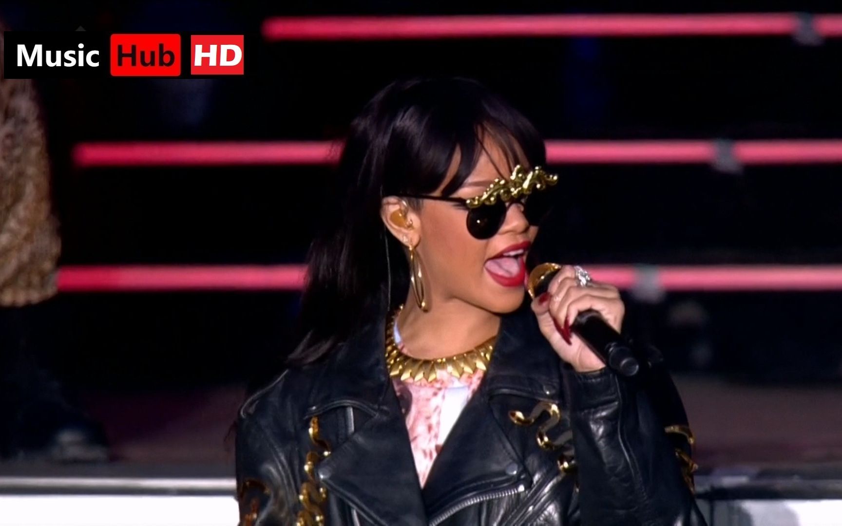 rihanna - 现场表演 disturbia (weekend 2012) - 蕾哈娜 演唱会 音乐