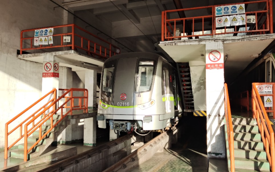 上海地铁2号线列车02116调试实录还停留在在车内撕保护皮的阶段