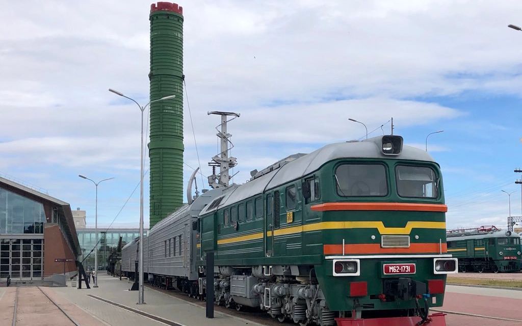 中国铁路导弹列车图片