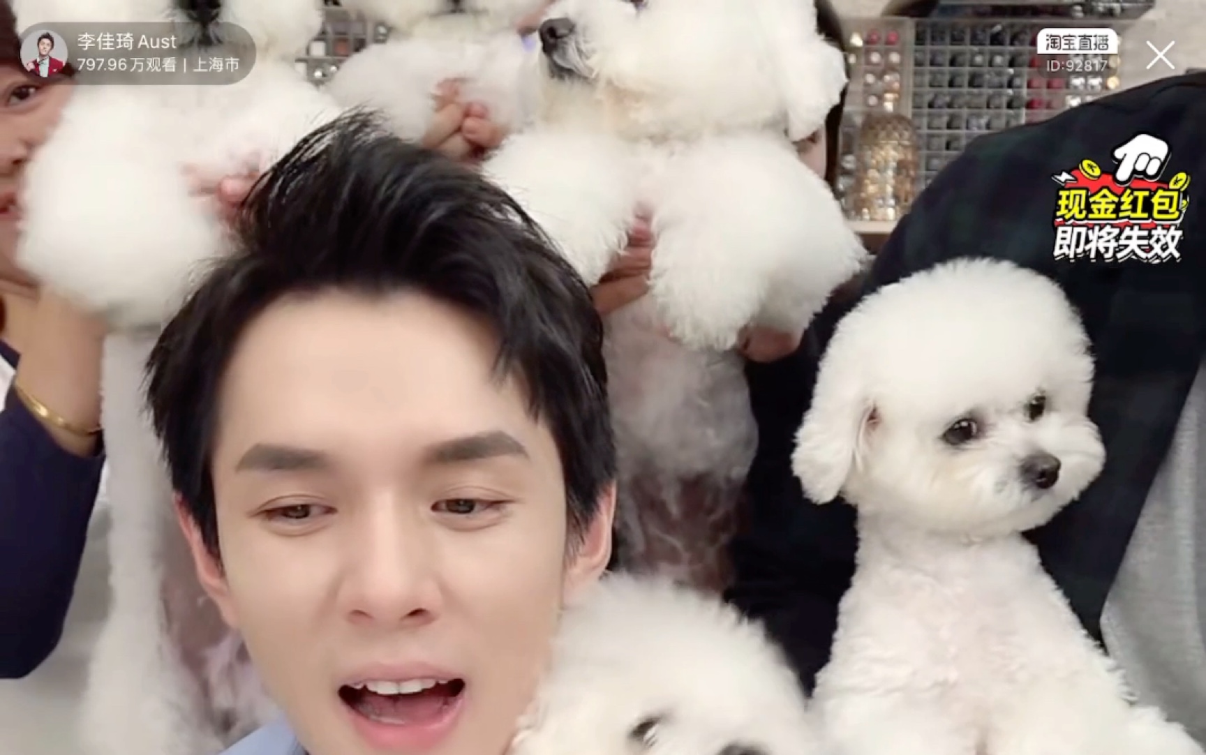 萌出血的大场面李佳琦也分不清的五口之家齐拜拜鬼打墙的全家福