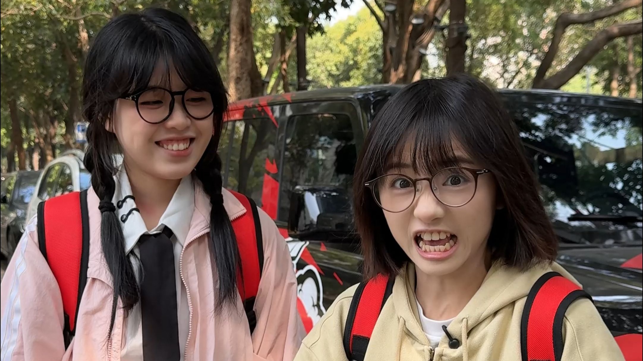 两个【神秘眼镜女】一起上门回收是什么体验?-收手机的CC-收手机的CC-哔哩哔哩视频