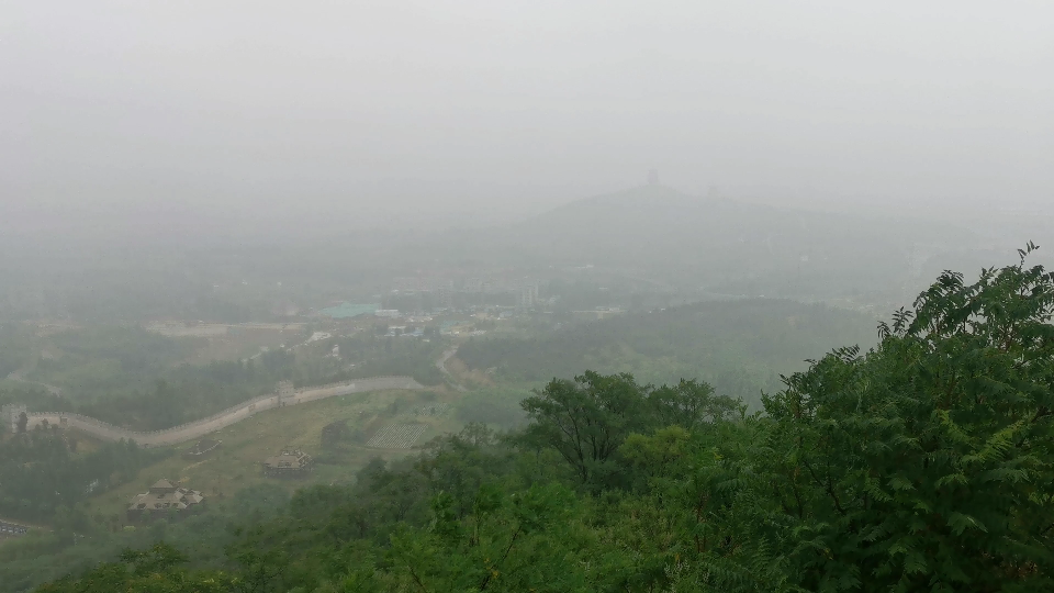 [图]记忆一座城：细雨蒙蒙，在山之巅，我在莱芜看到长城了