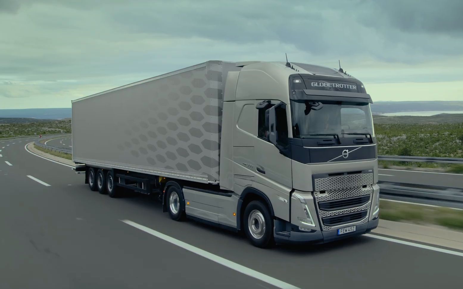 中英双语字幕全新一代沃尔沃fh系列卡车终极长途运输体验