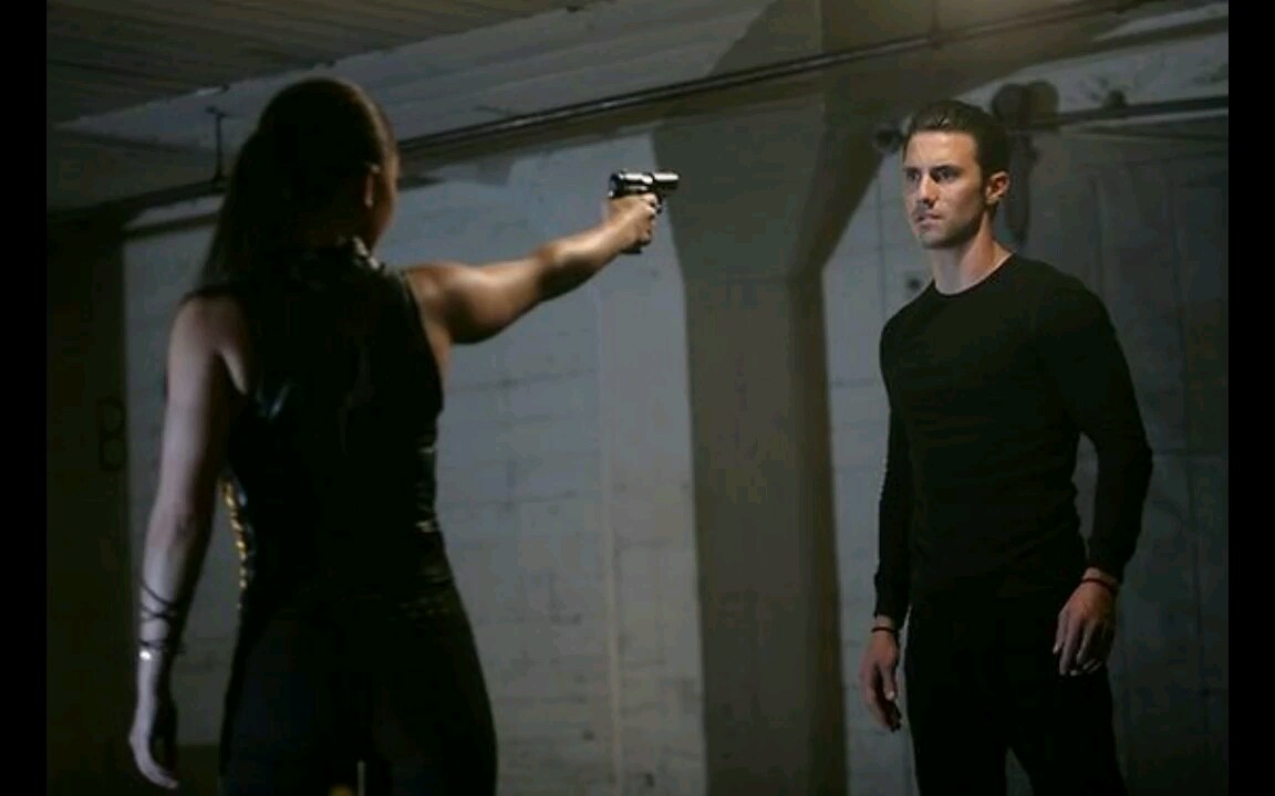 以色列摩萨德女特工是爷们就不要怕躺枪中枪挨枪