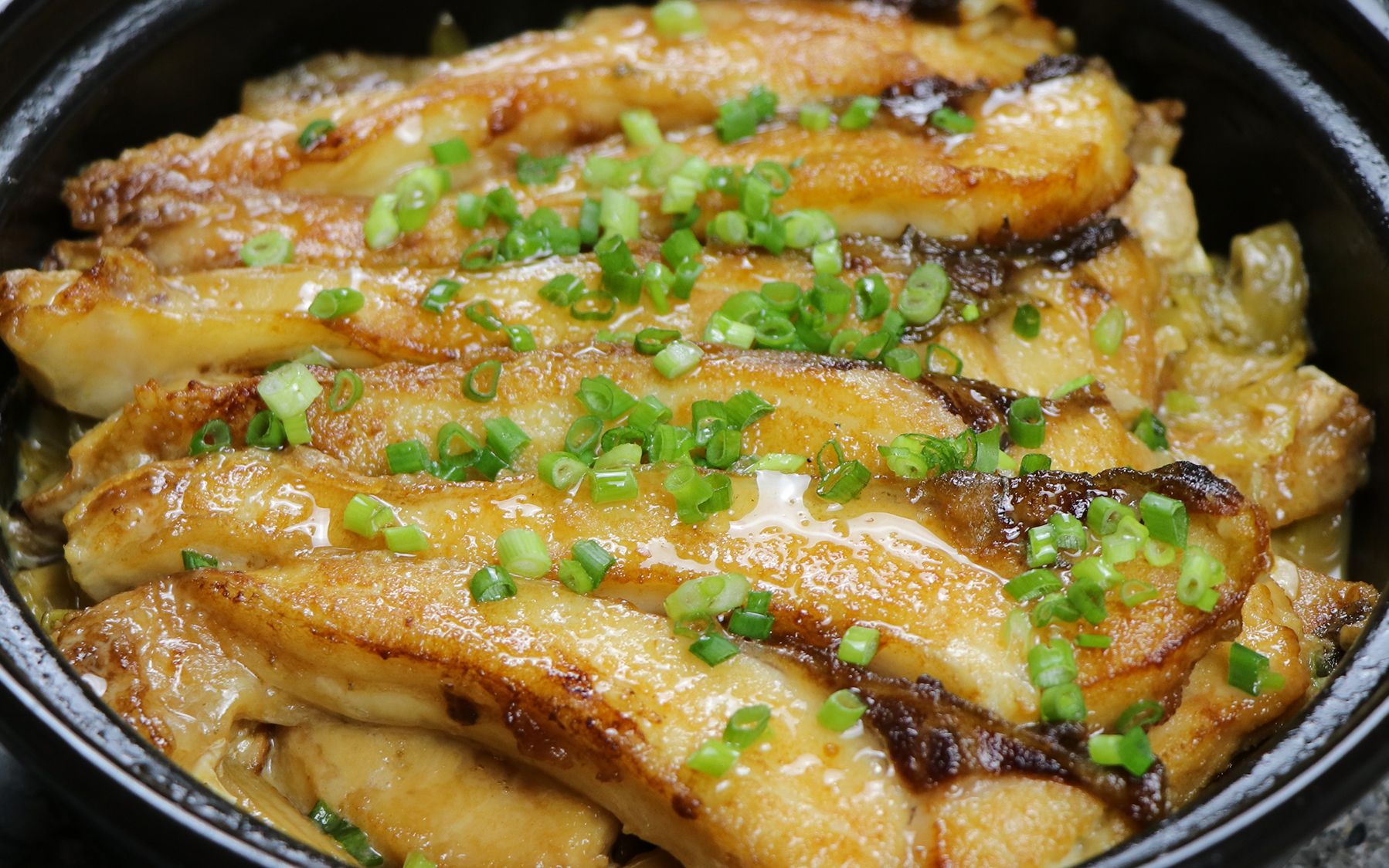 酸菜鱼腩煲这样做太好吃了,出锅香气四溢,有这菜我能吃三碗米饭