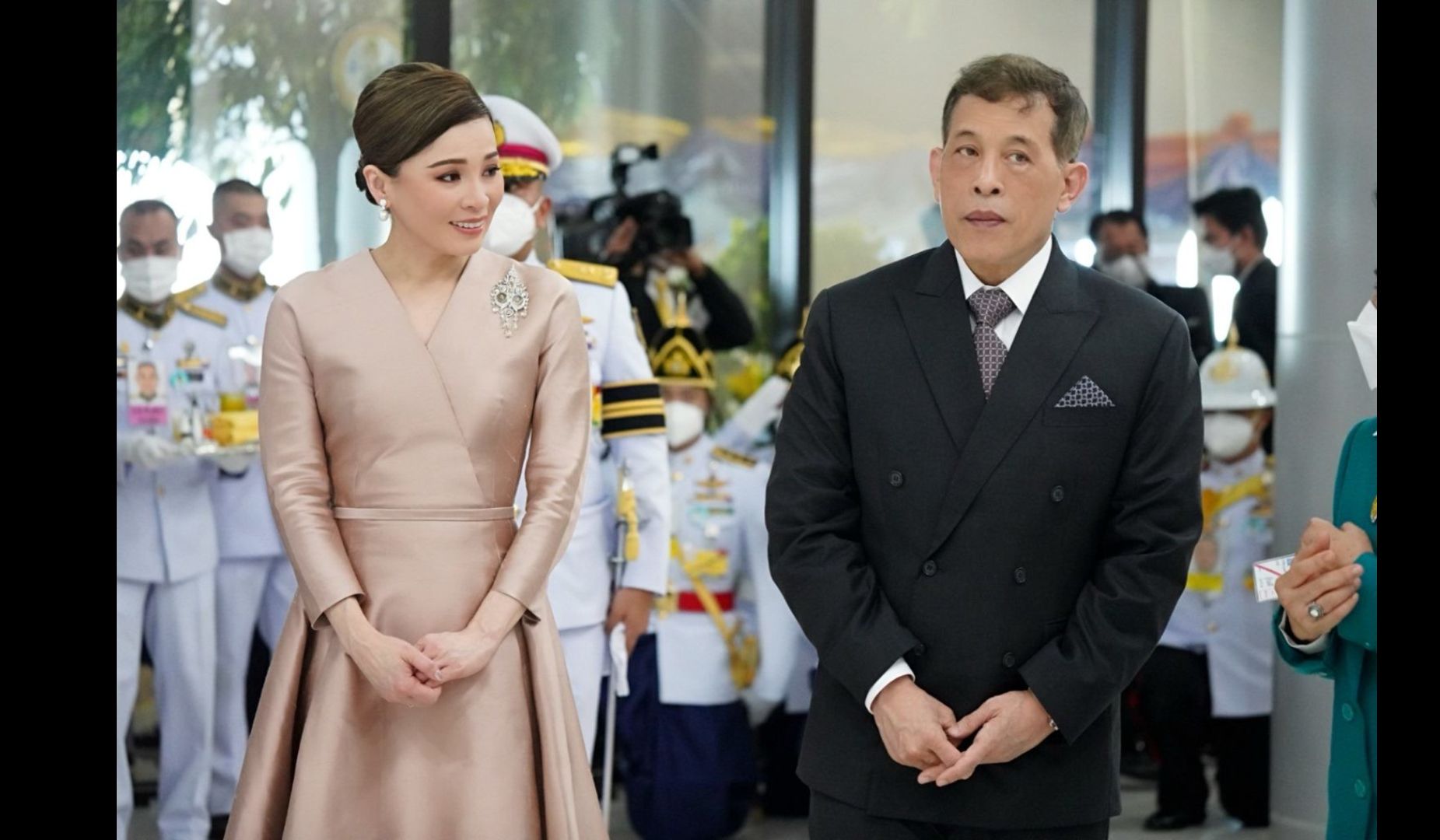 苏提达努力上进,多才多艺有45个博士学位,难怪可以独霸后宫