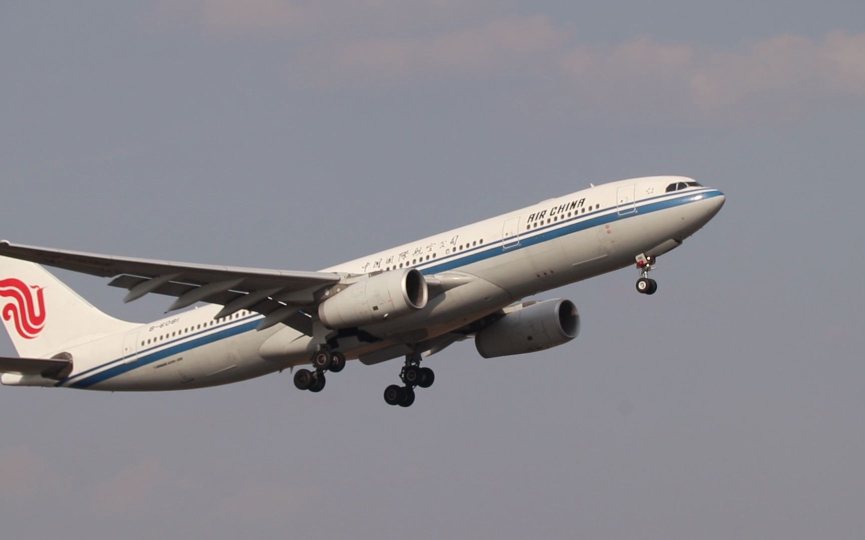 国航a330-200成都双流机场二跑起飞