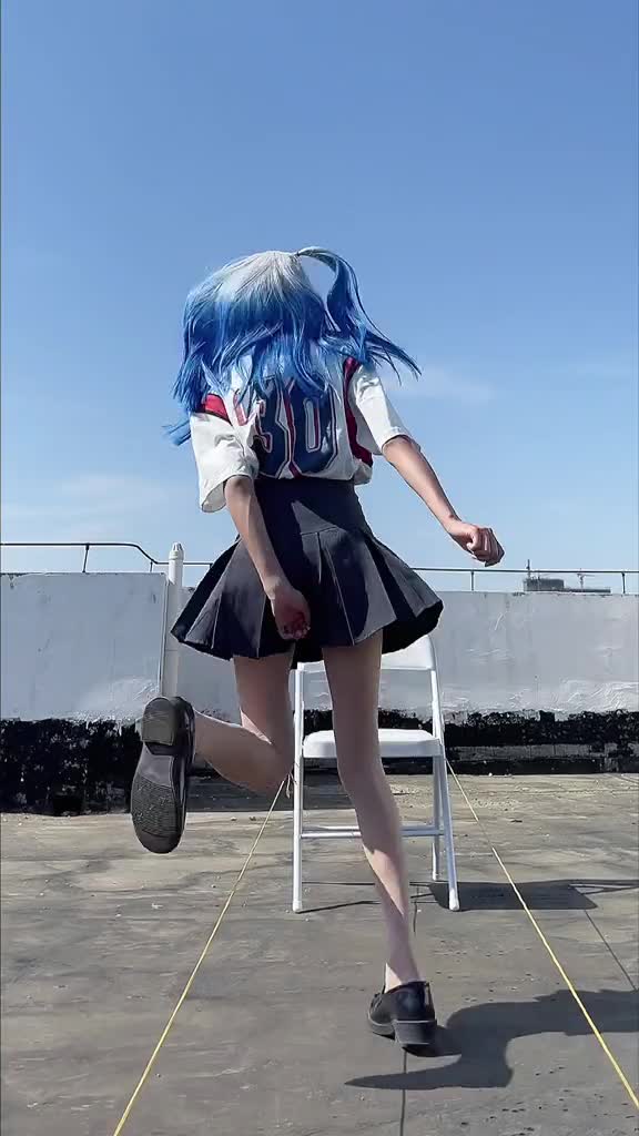 小时候能在村口跳一下午#双马尾跳皮筋