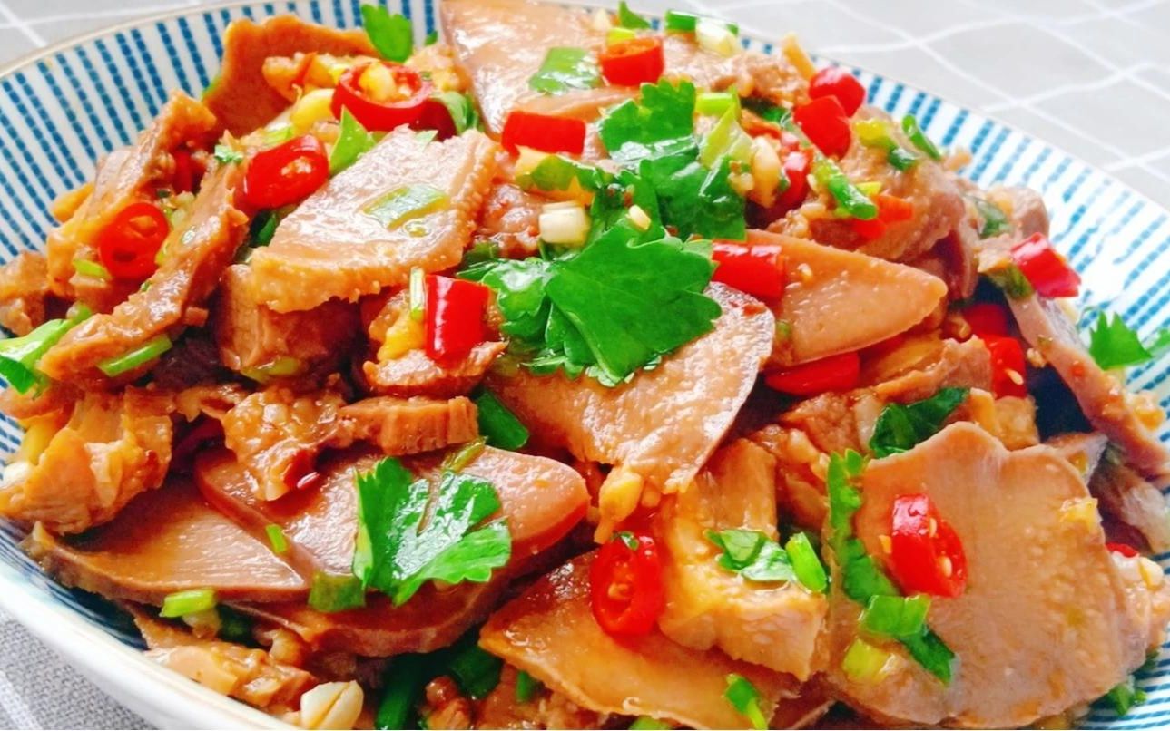 猪舌头好吃有诀窍,学会这个技巧,香辣爽口,端上桌瞬间就被扫光