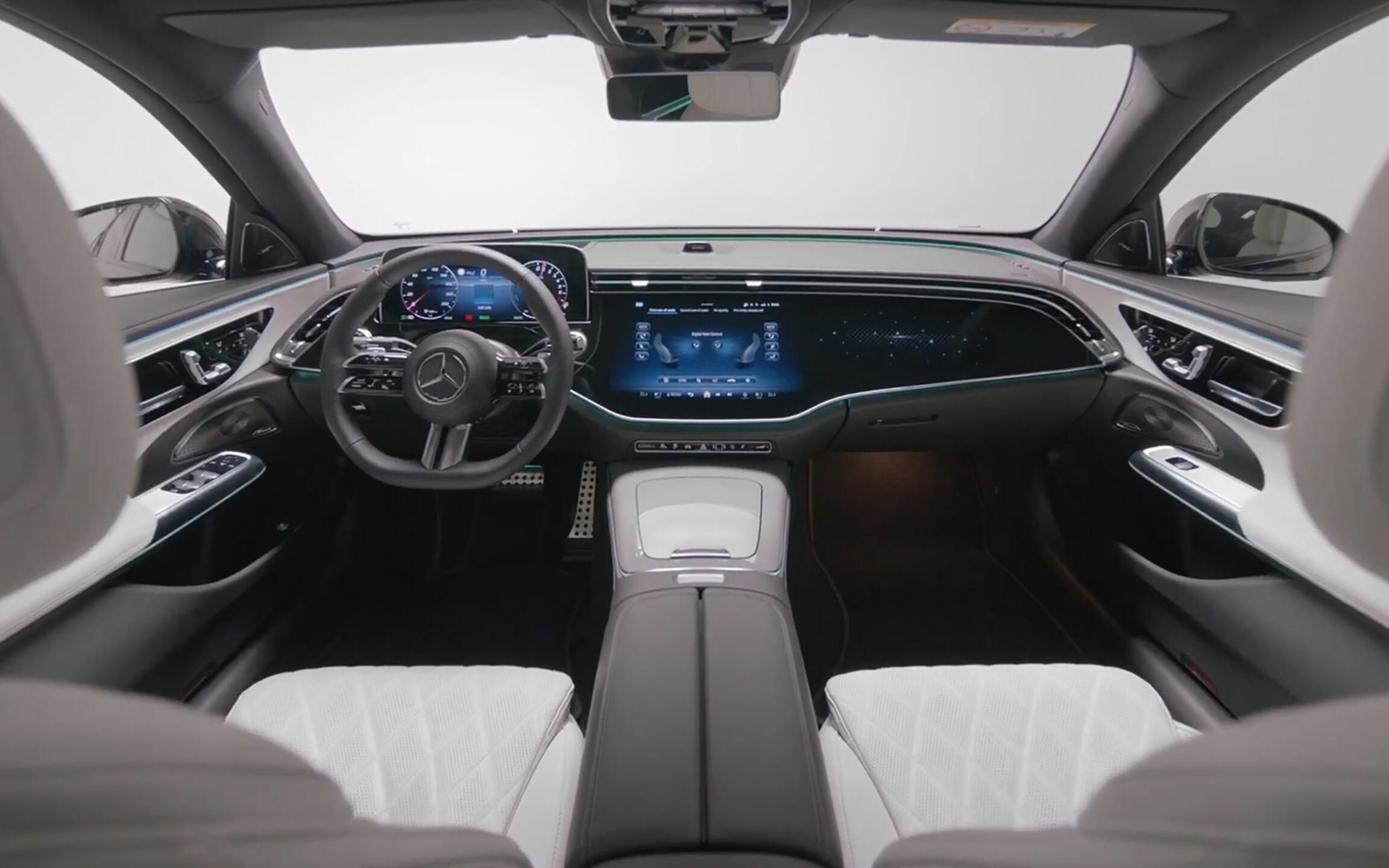 2024款奔驰e级 w214 全新内饰!这个三联屏爱了吗?