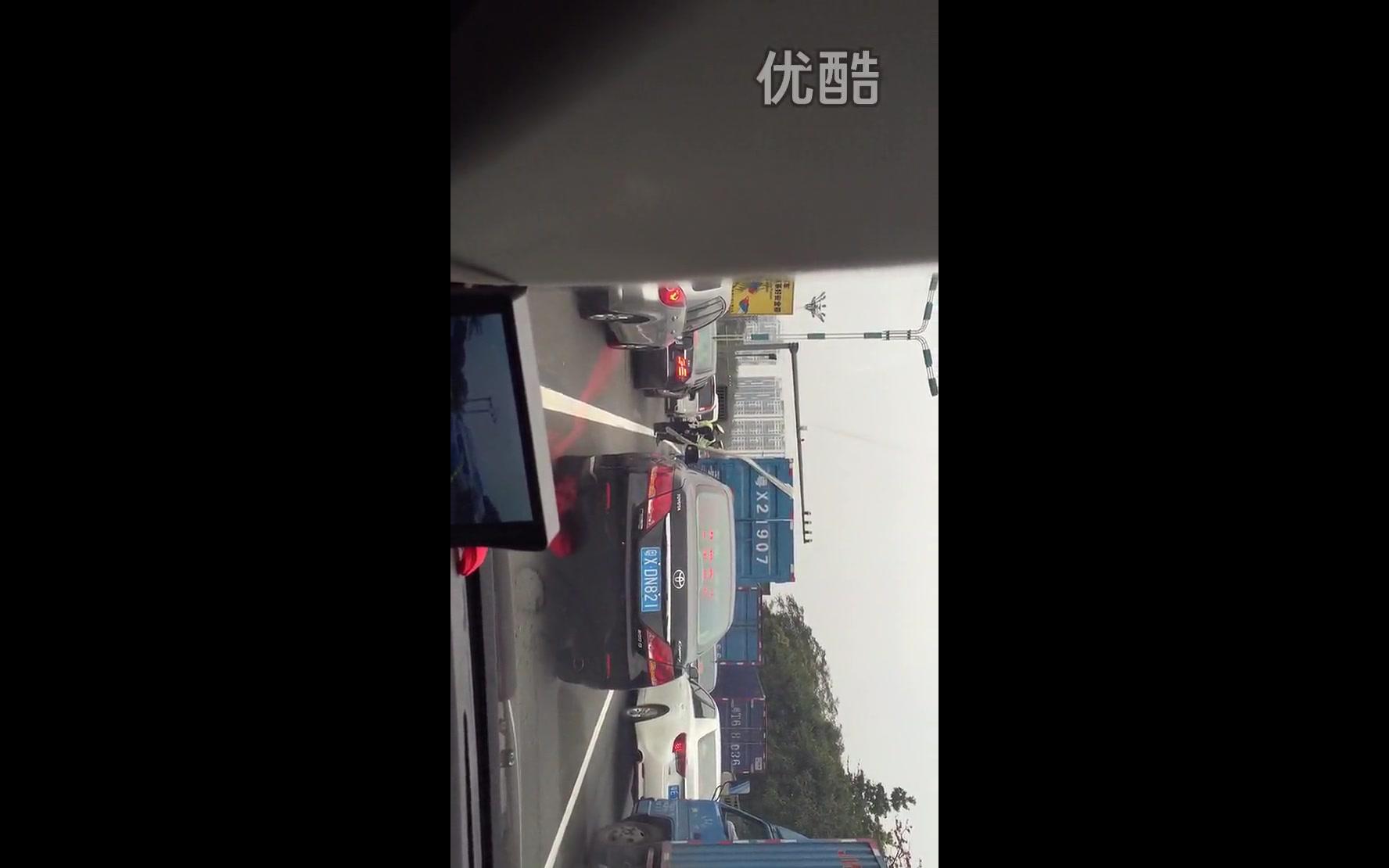 [图]【转载】【广东公安】广东无涂装警车追捕货车（三指转屏）