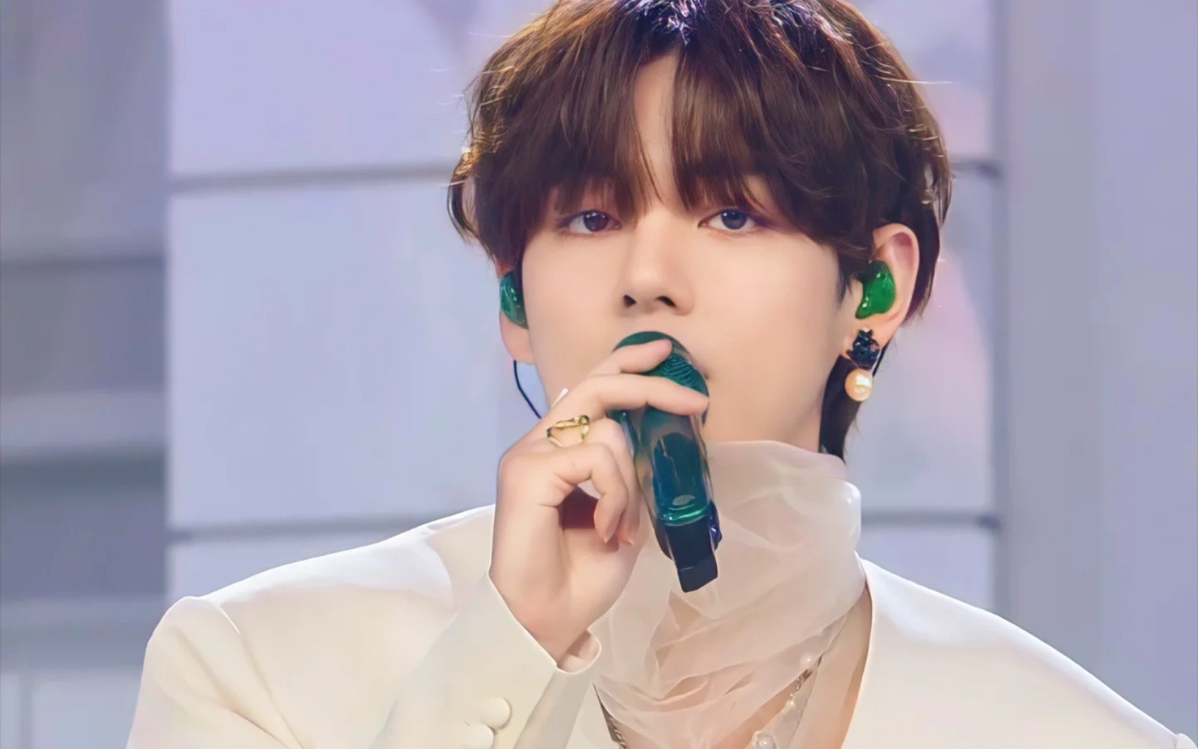 【金泰亨】"上天啊,请好好爱护这个温柔的男孩子吧,也请你善待每一个