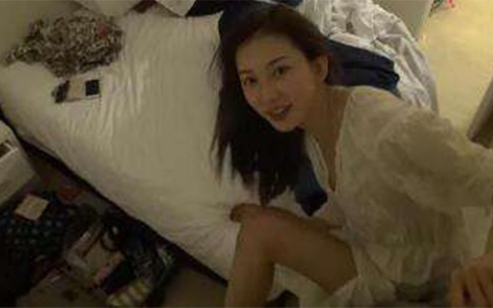林志玲节目后台换衣服, 忘记摄像机的存在, 网友:多亏导演机智