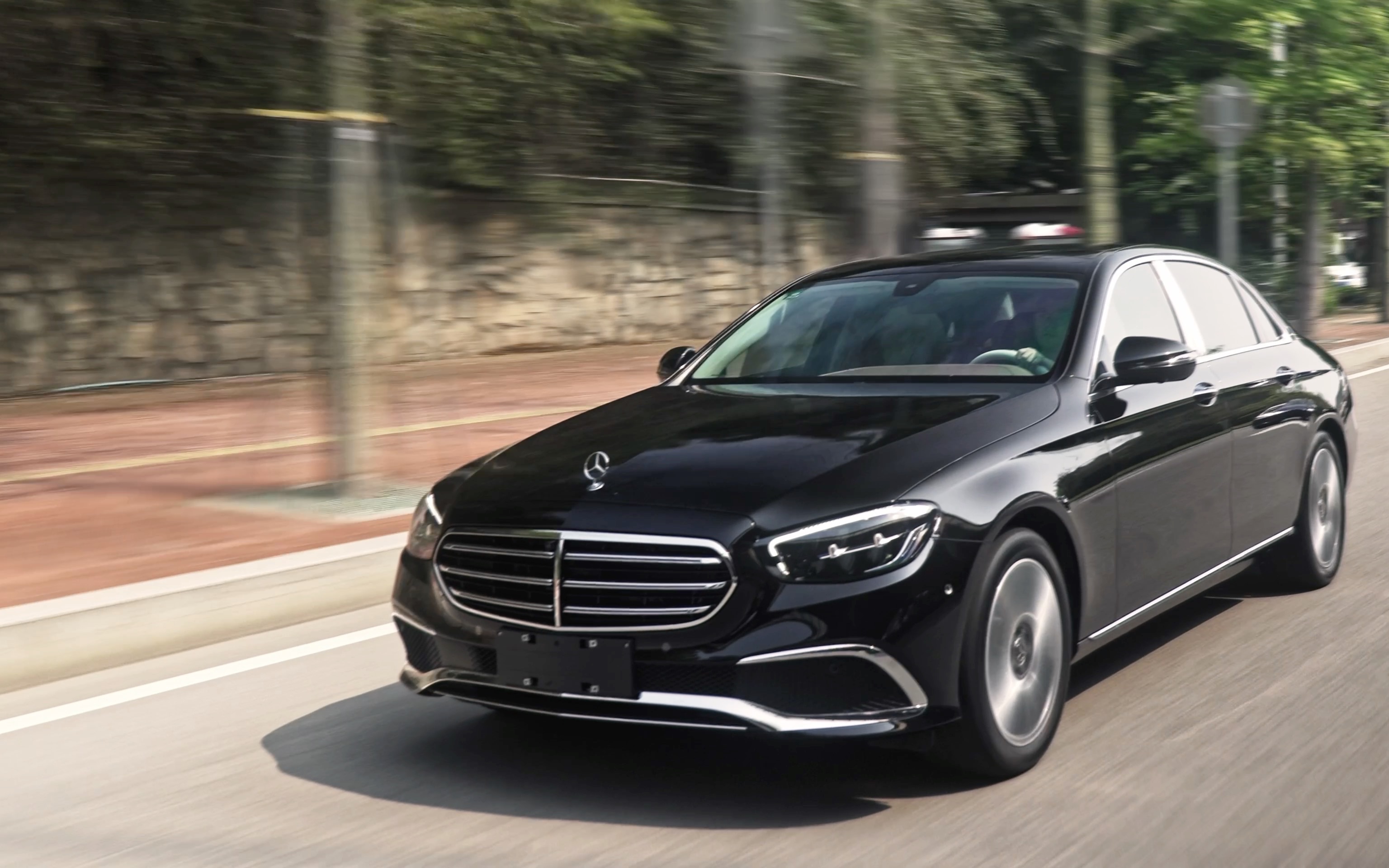 这是普通人购车的天花板了吗?22款奔驰e300l曜岩黑