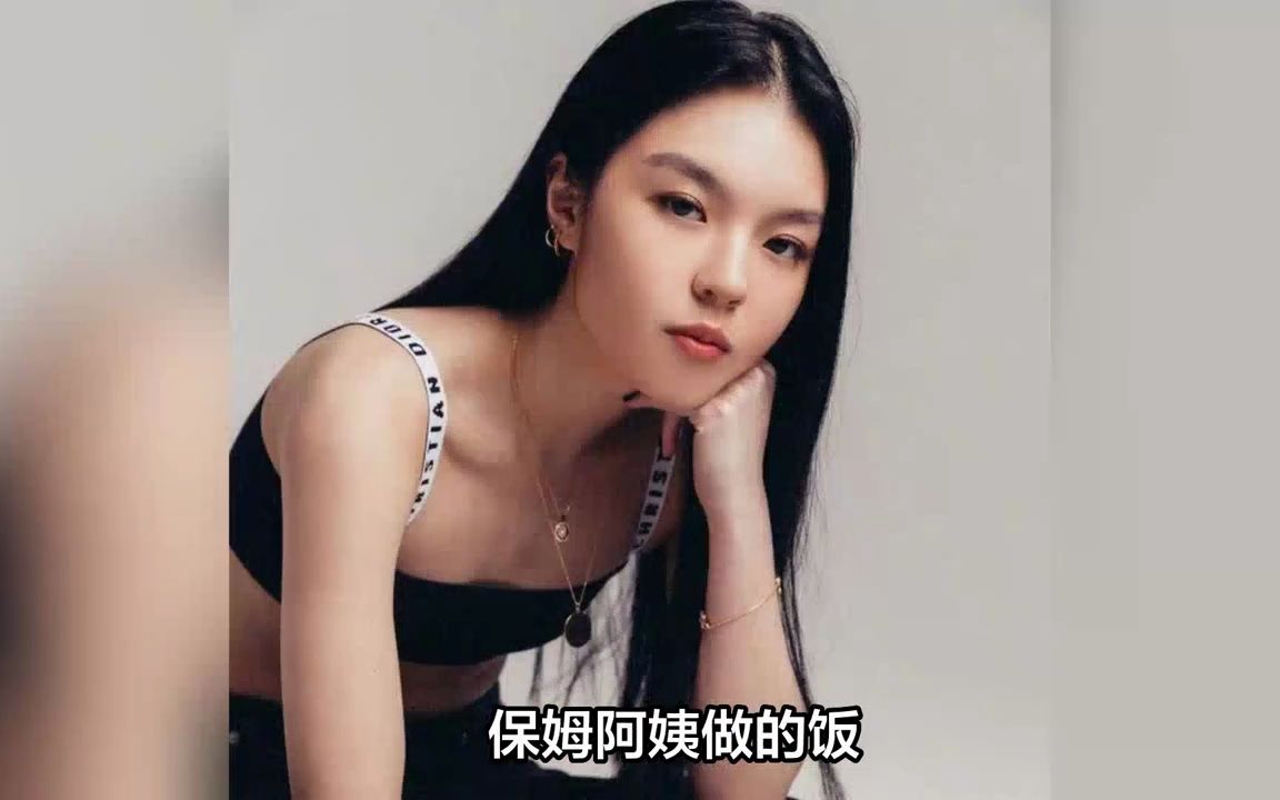 [图]李咏女儿法图麦回国出道引发争议，懂五国语言，疑参演冯小刚新片