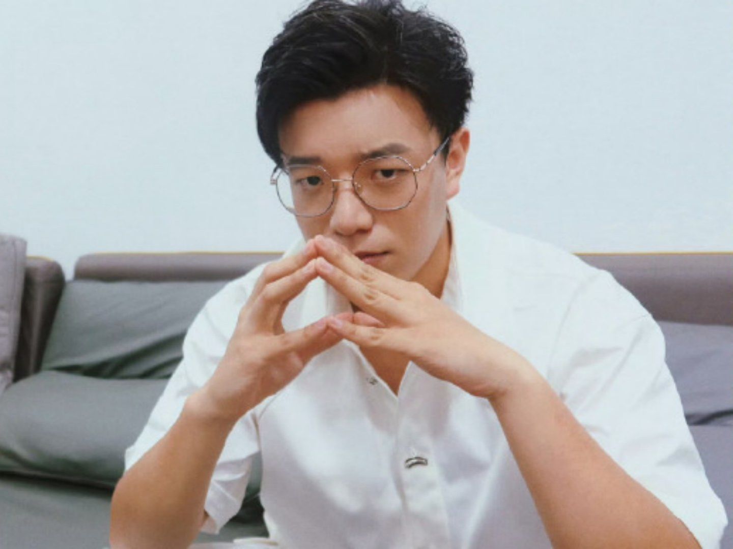 脱口秀杨波回应劈腿粉丝,称女友受不了舆论要分手,做鬼也不会放过她