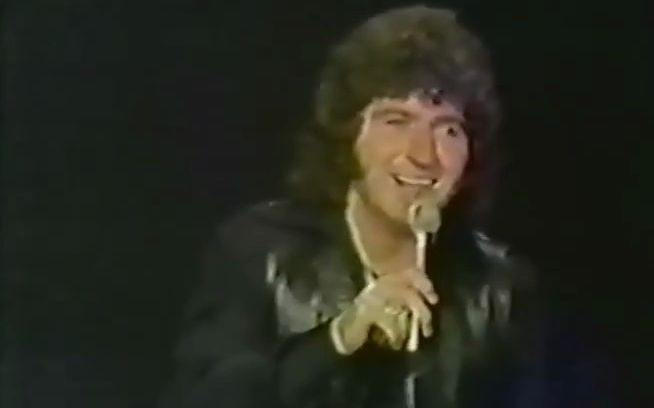 [图]Mac Davis - Baby, Don't Get Hooked on Me Live Grammy Awards 1973