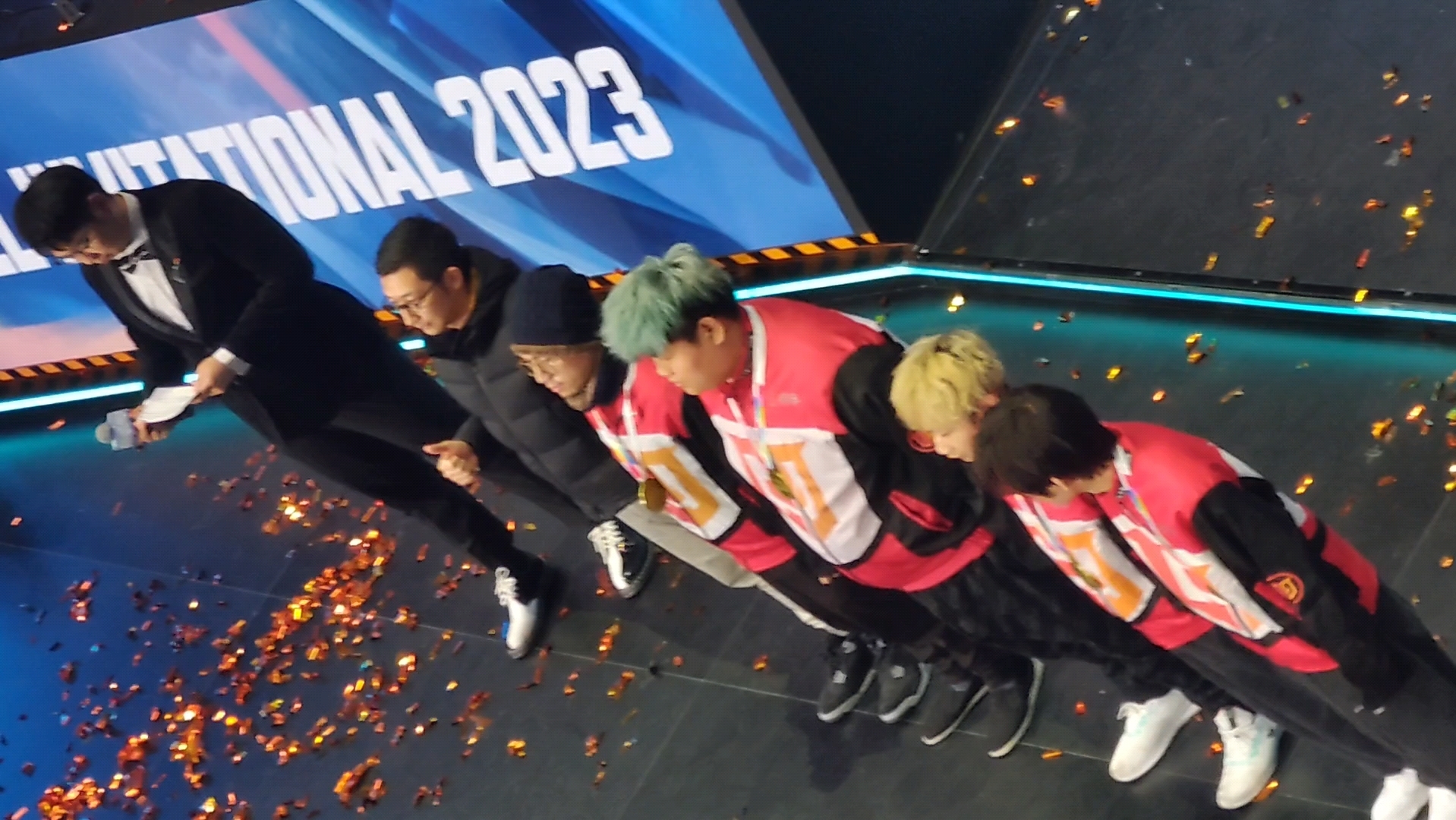 使命召唤手游秋季邀请赛q9季军颁奖现场