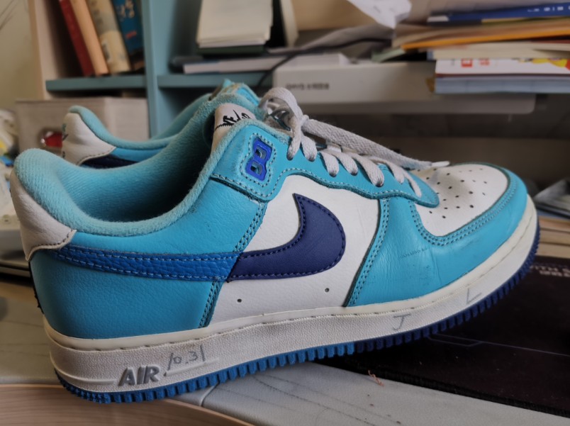 nike af1蓝色,去年游黄山时屯溪老街nike实体店购入