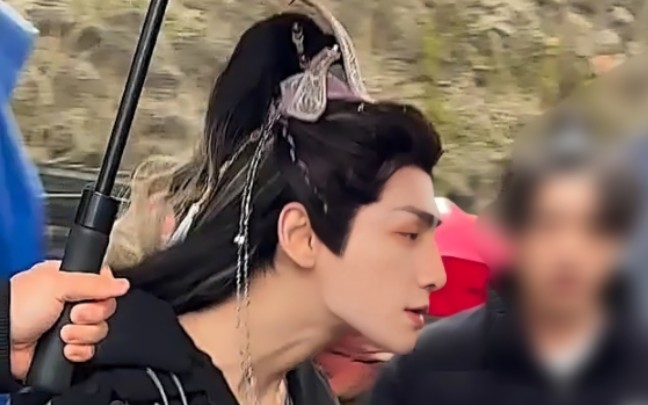 20240226罗云熙《水龙吟》进出妆～哈哈,脖子先行