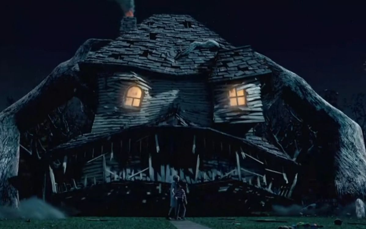 小镇上有个奇怪的房子晚上就会变成怪兽吃掉靠近的小孩