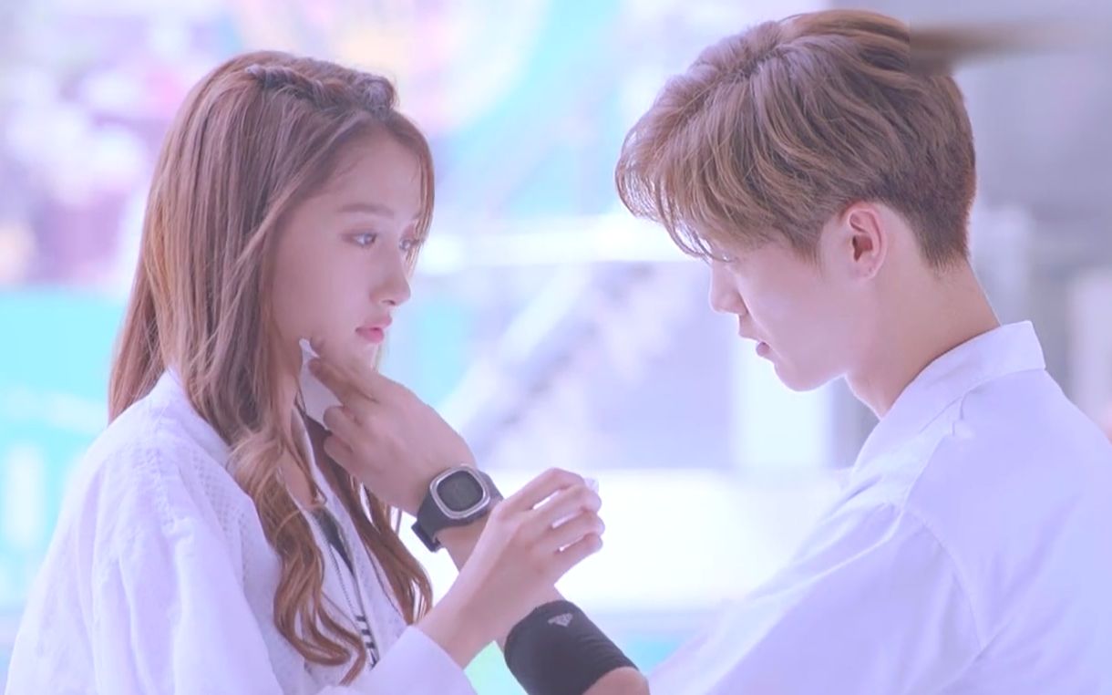 甜蜜暴击:明天终于告白,两人甜蜜拥抱,网友:老夫的少女心啊_哔哩哔哩