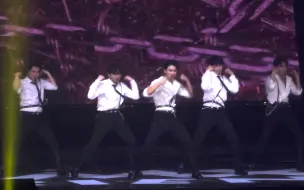 Video herunterladen: 【MonstaX】SHOWNU初次参与最新回归曲beautiful liar 全体直拍