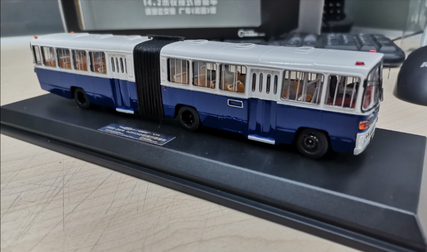 开箱展示解说本段第二部gzk6142型铰接公交车模型～1/76 oo比例～候车