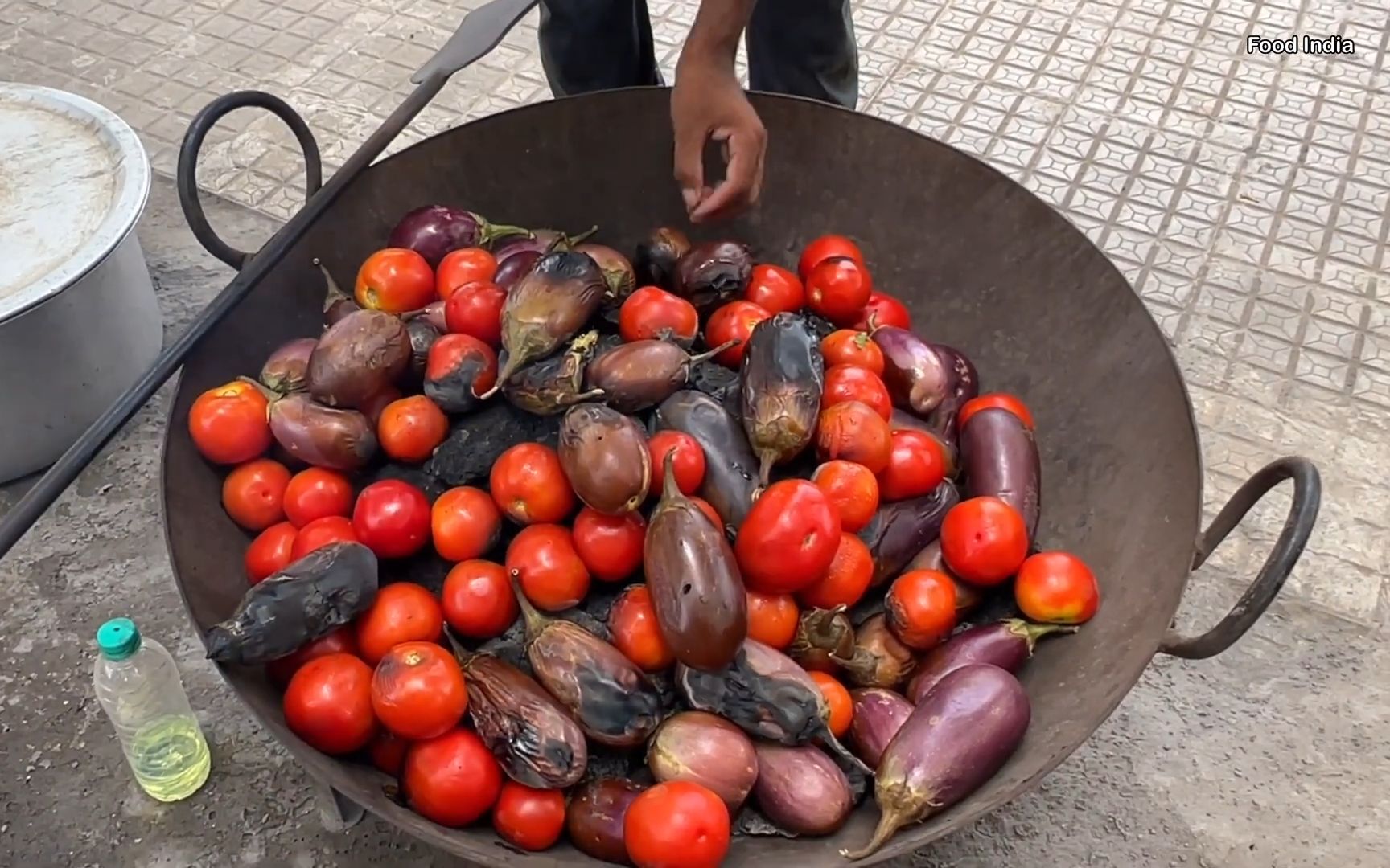 【印度】牛粪当燃料做特色小吃