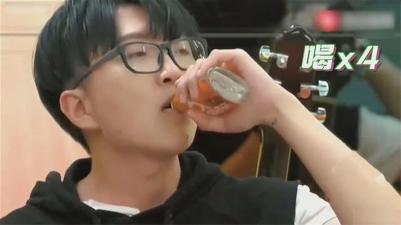 毛不易喝酒名场面,喝了酒上台吓到薛之谦,酒后电话骚扰华晨宇_哔哩