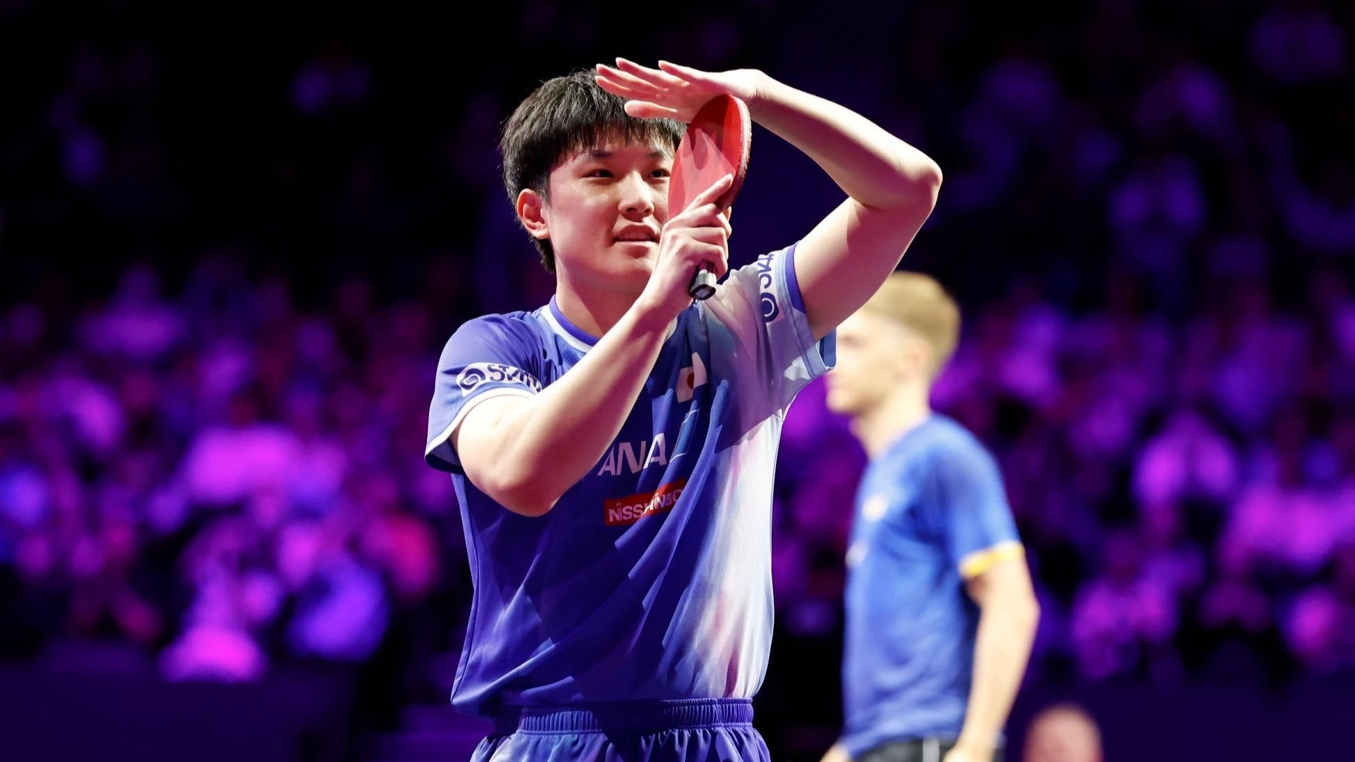 张本智和激动大吼庆祝!比出字母t讨好领导,人情世故拿捏到位