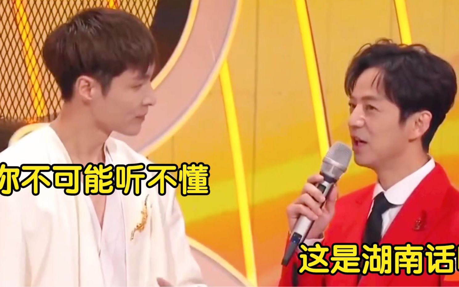 湖南春晚多会玩?张艺兴飙湖南话听懵何炅,王一博走心唱《无名》